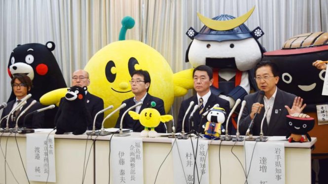 Các thống đốc của 4 tỉnh ở miền nam Nhật Bản trong cuộc họp báo tại Tokyo bàn về việc thúc đẩy ngành du lịch từ trò game Pokemon Go - Ảnh: Kyodo