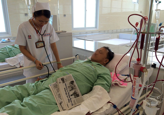 Bệnh nhân suy thận mãn được lọc thận nhân tạo tại trung tâm lọc máu kỹ thuật cao Bệnh viện Nguyễn Tri Phương, ngày 12-8 - Ảnh: L.TH.H.