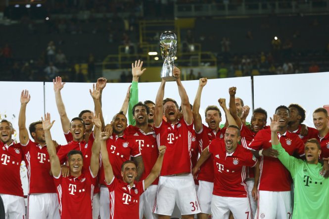 Các cầu thủ Bayern Munich đoạt Siêu cúp Đức 2016. Ảnh: REUTERS