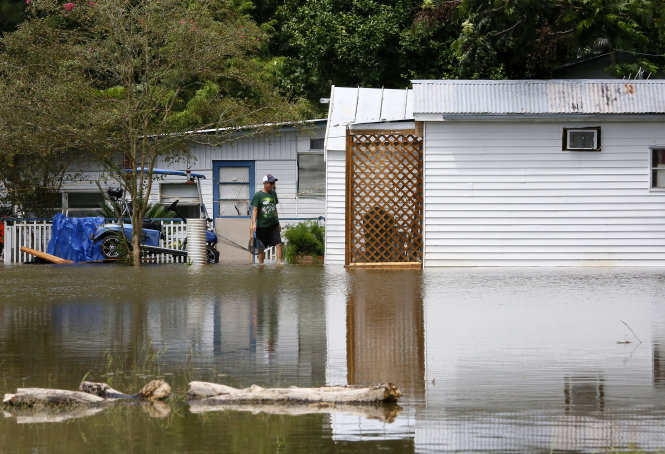 Nước ngập ở St. Amant, Louisiana - Ảnh: Reuters