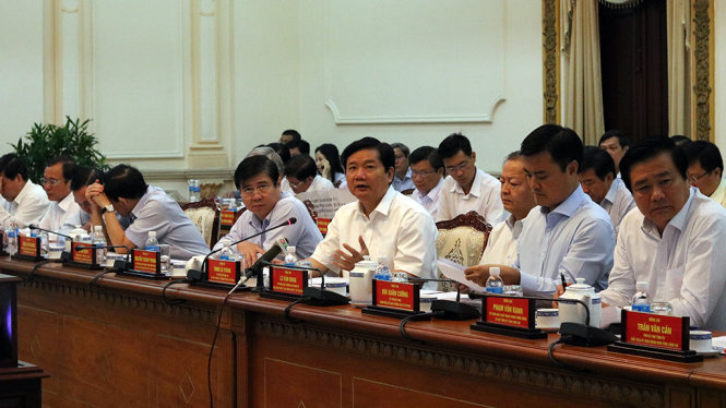 Ông Đinh La Thăng - Ủy viên Bộ Chính trị, Bí thư Thành ủy TP.HCM nhấn mạnh kết nối vùng trước hết là kết nối giao thông.