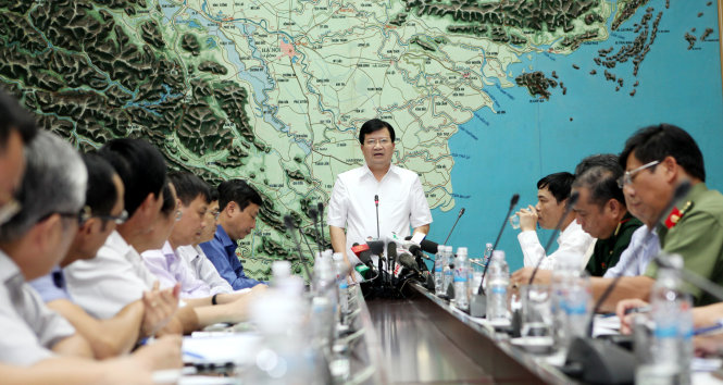 Phó thủ tướng Trịnh Đình Dũng chủ trì cuộc họp triển khai phòng chống bão số 3 - Ảnh T.PHÙNG