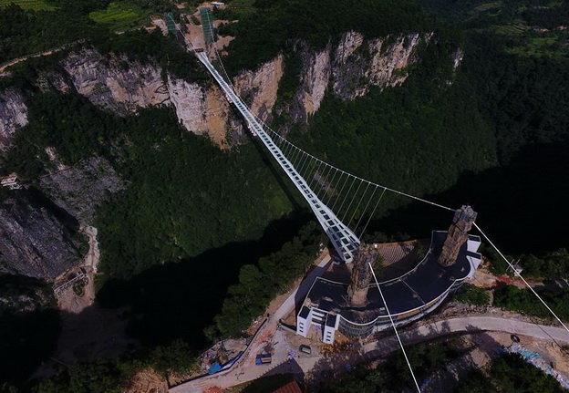Cây cầu trong quá trình xây dựng - Ảnh: XINHUA