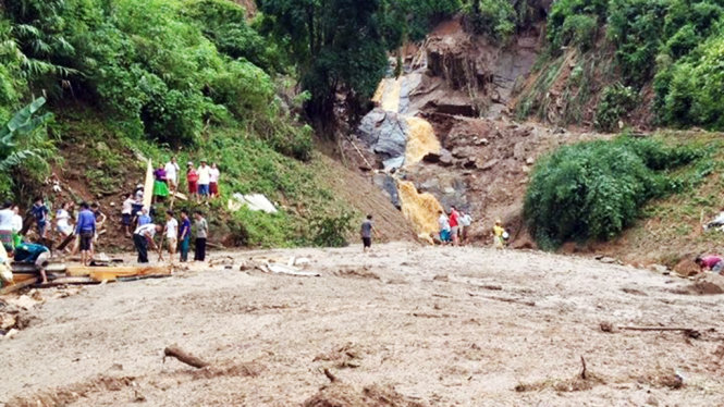 Nhiều khu vực ở huyện Trạm Tấu bị sạt lở nghiêm trọng do ảnh hưởng của bão số 3 - ảnh: Sơn Phạm