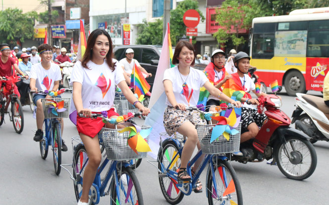 Buổi đạp xe diễu hành có sự tham gia của đông đảo thành viên cộng đồng LGBT Việt Nam.
