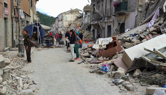 Khung cảnh hoang tàn tại thị trấn Amatrice - Ảnh: REUTERS