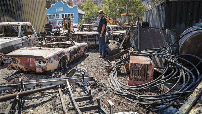 Nhà dân ở Lower Lake, California, bị tàn phá trong cháy rừng - Ảnh: AFP