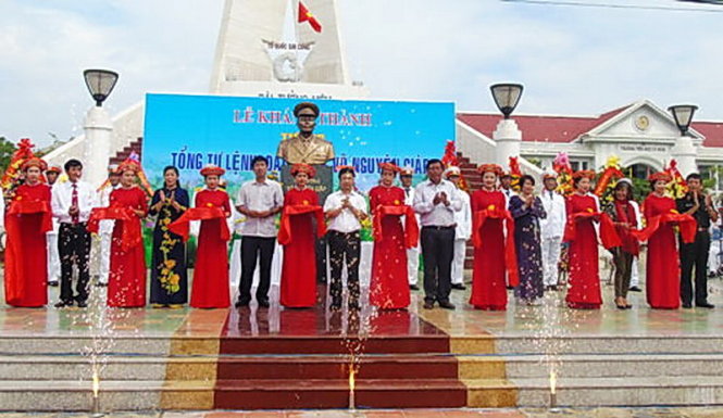 Khánh thành tượng Đại tướng Võ Nguyên Giáp vào ngày sinh nhật lần thứ 105 của Đại tướng