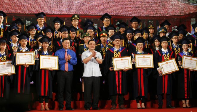 Các thủ khoa xuất sắc nhận bằng khen của UBND thành phố Hà Nội