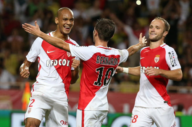 Các cầu thủ Monaco ăn mừng bàn thắng vào lưới PSG. Ảnh: REUTERS