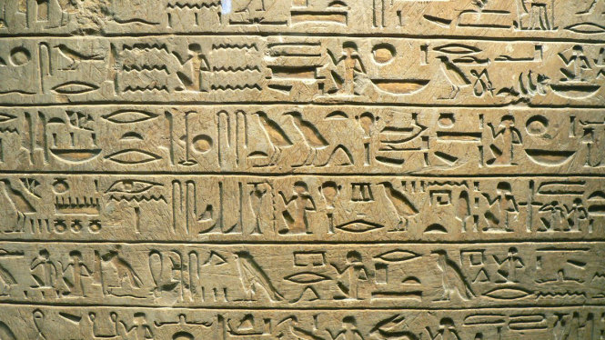Chữ tượng hình của người Ai Cập cổ đại - Ảnh: PBS