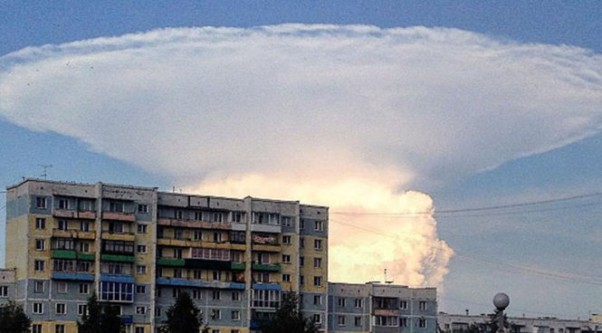 Đám mây hình nấm nhìn như một vụ nổ hạt nhân - Ảnh: RT/INSTAGRAM