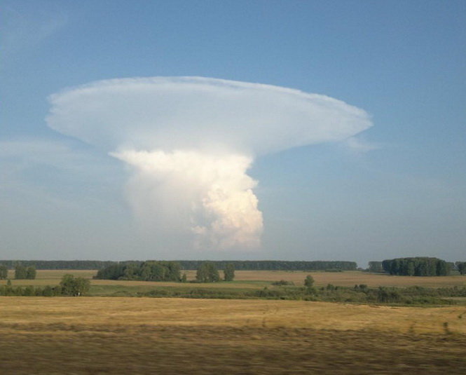 Hình ảnh đám mây hình nấm được chia sẻ trên mạng xã hội - Ảnh: INSTAGRAM