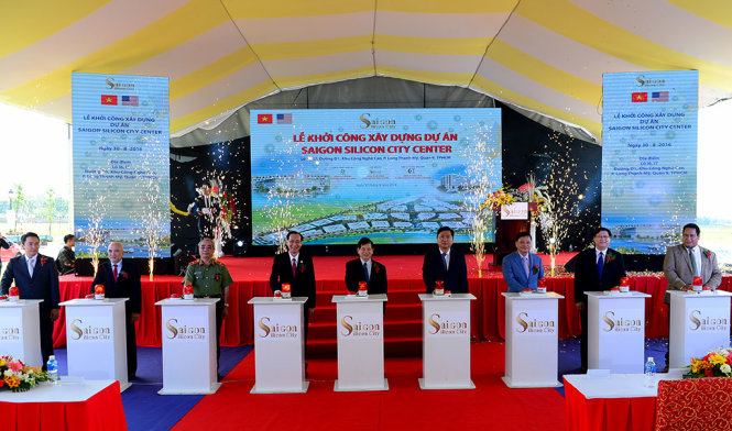 Nguyên chủ tịch nước Nguyễn Minh Triết tại lễ khởi công dự án - Ảnh Quang Định