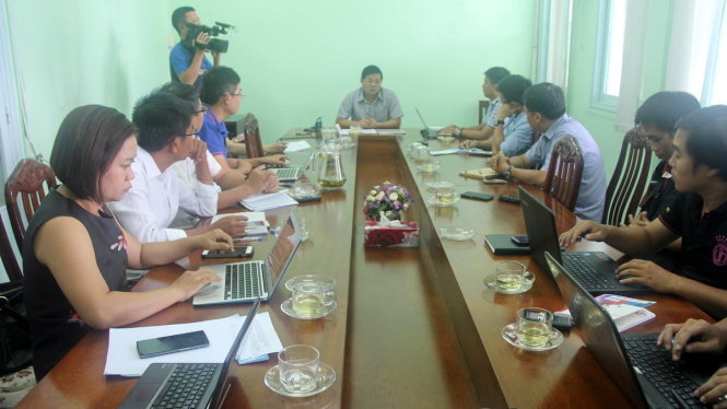 Toàn cảnh buổi làm việc của Sở Tài nguyên - môi trường với các cơ quan báo đài xung quanh vấn đề mùi hôi ở Nam Sài Gòn sáng 31-8 - Ảnh: Q.KHẢI