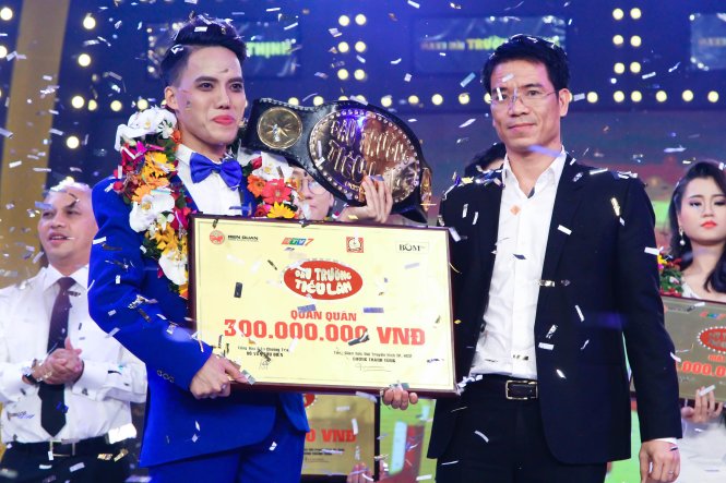 Duy Khương nhận giải nhất với phần thưởng 300 triệu đồng - Ảnh: ĐP