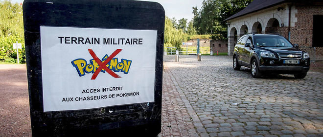Cảnh báo cấm chơi Pokémon Go ở đất quốc phòng tại Pháp - Ảnh: AFP