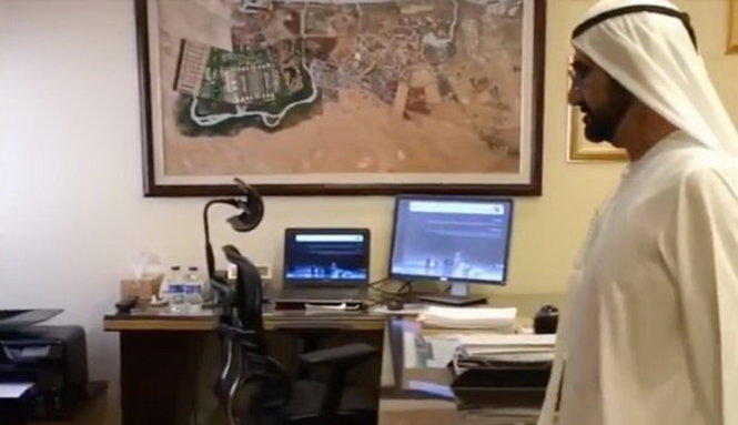 Phòng làm việc trống không lúc ông Sheik Mohammed bước vào - Ảnh chụp từ video clip