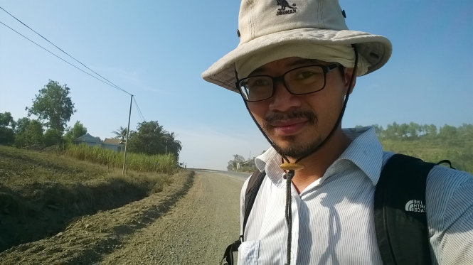 Anh Nguyễn Quang Thạch đã đi bộ 1.750km từ Hà Nội đến TP.HCM để đánh thức cộng đồng với chương trình “Sách hóa nông thôn” - Ảnh: NVCC