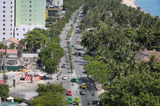 Sau hai ngày phân luồng giao thông, đường Trần Phú đã thông thoáng hơn - Ảnh: TIẾN THÀNH