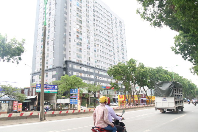 Khu nhà ở xã hội số 30 Phạm Văn Đồng (Hà Nội) dành cho người thu nhập thấp nhưng vẫn có căn hộ được biến thành văn phòng, nhà cho thuê - Ảnh: HOÀI NAM