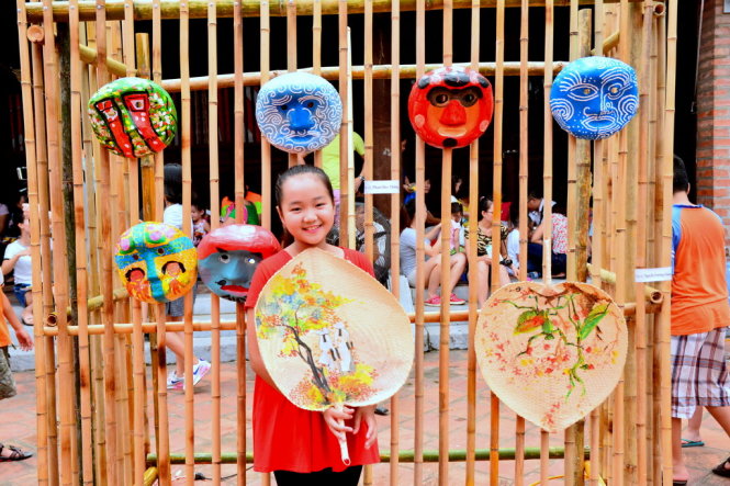 Mặt nạ trung thu là một điều thú vị không thể bỏ qua trong mỗi dịp trung thu. Hãy tưởng tượng đến sự phấn khích của trẻ em khi được trang trí khuôn mặt bằng những chiếc mặt nạ độc đáo và tuyệt vời! Hãy xem hình ảnh liên quan đến mặt nạ trung thu và trải nghiệm văn hoá truyền thống của Việt Nam.