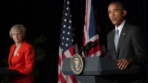 Tổng thống Mỹ Barack Obama (phải) và thủ tướng Anh Theresa May trong một cuộc họp báo chung - Ảnh: Reuters