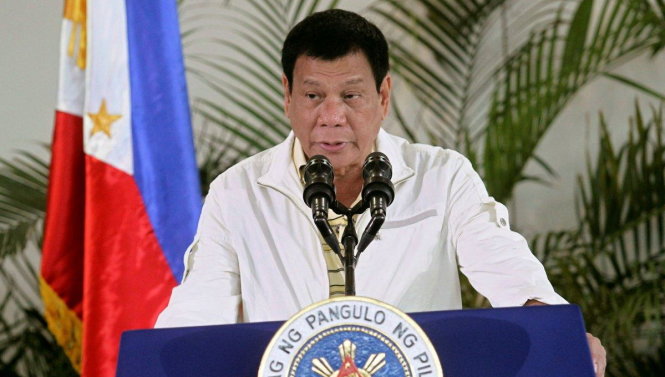 Tổng thống Philippines Rodrigo Duterte phát biểu tại cuộc họp báo ngày 5-9, nơi ông dọa chửi tục với ông Obama - Ảnh: REUTERS