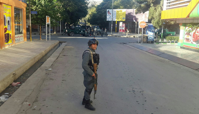 Cảnh sát triển khai quanh tại đường phố thủ đô Kabul sáng 6-9 - Ảnh: REUTERS