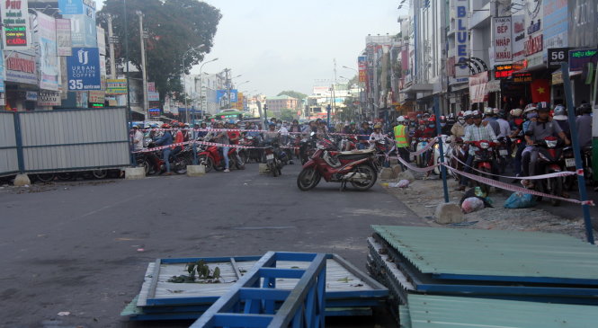 Khu vực bị rào chắn trên đường Nguyễn Oanh  - Ảnh: Q.KHẢI