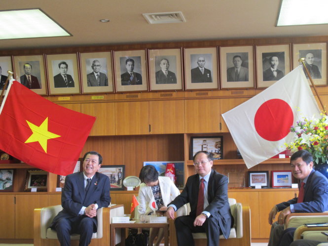 Ông Tất Thành Cang và ông Haruhiko Ito - Thị trưởng TP. Izumiotsu  tại buổi chào xã giao ngày 9-9