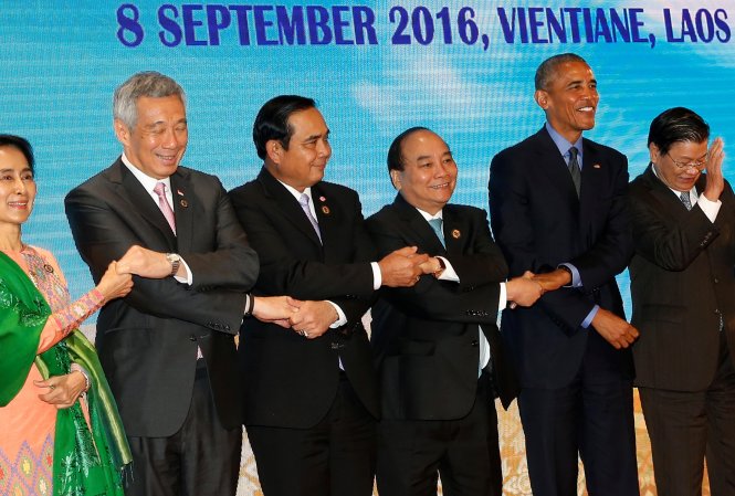 Tổng thống Barack Obama (thứ hai từ phải qua) chụp hình lưu niệm với lãnh đạo các nước ASEAN tại Hội nghị ASEAN - Mỹ ngày 8-9 - Ảnh:Reuters