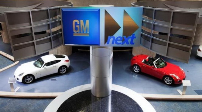 Ôtô được trưng bày bên trong trụ sở của GM ở trung tâm thành phố Detroit, Mỹ - Ảnh: REUTERS