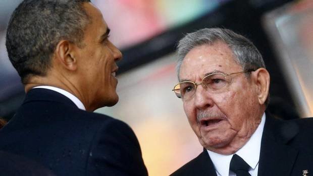Tổng thống Mỹ Barack Obama (trái) và chủ tịch Cuba Raul Castro - Ảnh: Reuters