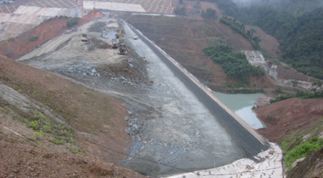 Toàn cảnh đập chính thủy điện Sông Bung 2 - Ảnh: NAM VŨ