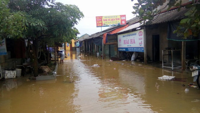 Nhiều địa phương ở huyện Hương Sơn bị ngập lụt do mưa lớn - Ảnh: THÔNG DINH