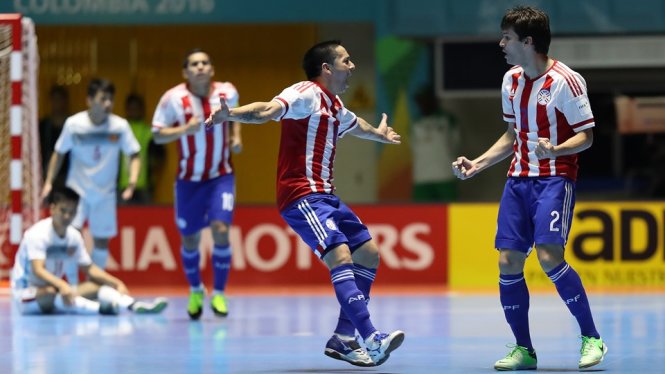 Các cầu thủ Paraguay ăn mừng bàn thắng vào lưới VN. Ảnh: FIFA