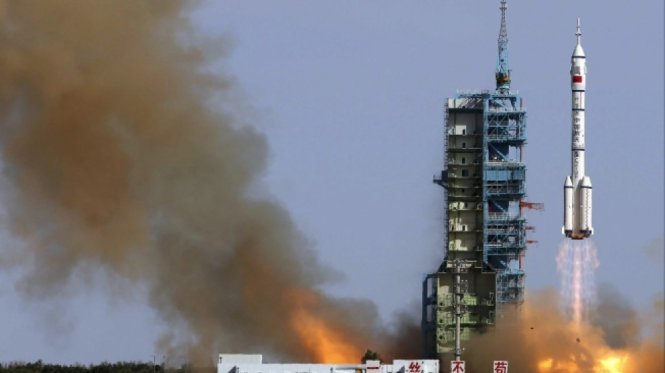 Tên lửa Long March 2F mang theo Thần Châu 10 rời bệ phóng tháng 6 năm 2013 - Ảnh: AFP
