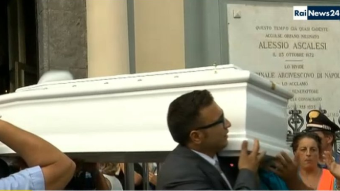 Đám tang của Tiziana đã được truyền hình trực tiếp - Ảnh: Rai News24