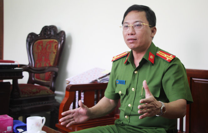Thượng tá Hoàng Duy Hà, phó trưởng Công an TP Vinh, Nghệ An trao đổi với Tuổi trẻ chiều 16-9 - Ảnh: DOÃN HÒA