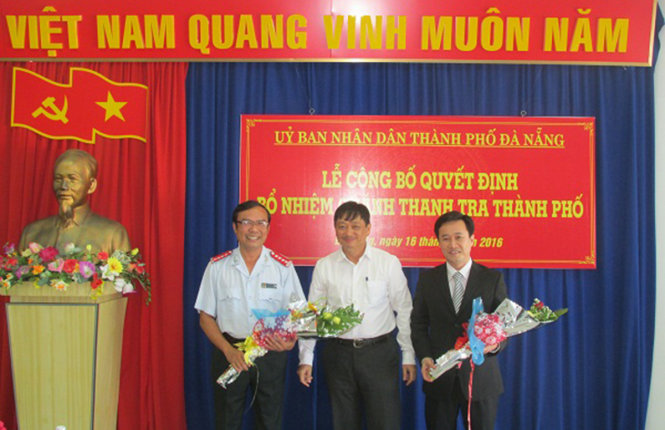 Ông Trần Huy Đức (bên phải) được bổ nhiệm làm chánh thanh tra TP Đà Nẵng - Ảnh: THANH TRA