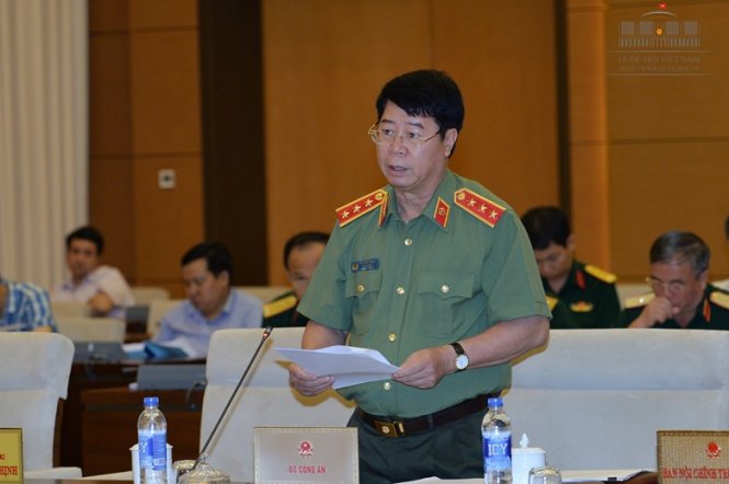 Thượng tướng Bùi Văn Nam trình bày nội dung dự án luật - Ảnh: Cổng TT Quốc hội