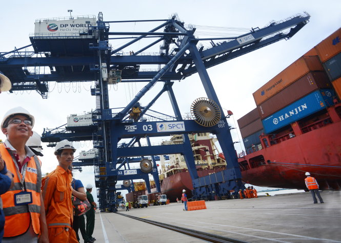 Nhiều doanh nghiệp VN chưa thể nhận hàng, đưa hàng xuất khẩu đến đích sau khi hãng tàu Hanjin (Hàn Quốc) tuyên bố phá sản - Ảnh: QUANG ĐỊNH 