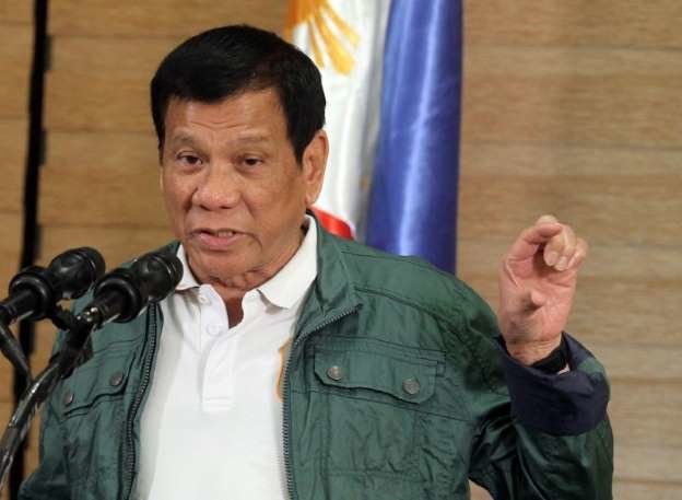 Tổng thống Philippines, Rodrigo Duterte, phát biểu trong một cuộc họp báo tại Davao - Ảnh: Reuters