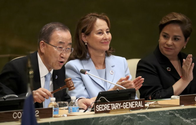 Tổng thư ký LHQ Ban Ki Moon (trái) chủ trì sự kiện tại trụ sở LHQ ở New York ngày 21-9 - Ảnh: Reuters