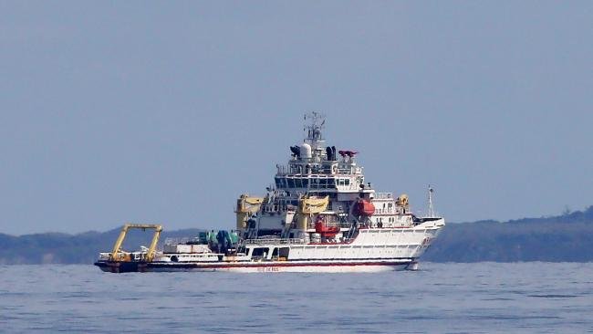 Tàu Dong Hai Jiu 101 tham gia tìm kiếm MH370 nhưng bị giới chuyên gia an ninh Úc nghi ngờ còn làm nhiệm vụ do thám - Ảnh: The Australian