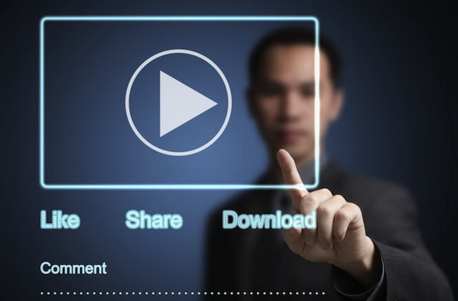 Xem video đăng tải hay chia sẻ trên mạng xã hội là một xu hướng phát triển mạnh mẽ trong thời gian qua và Facebook thu tỉ đôla từ quảng cáo video - Ảnh: Shutterstock