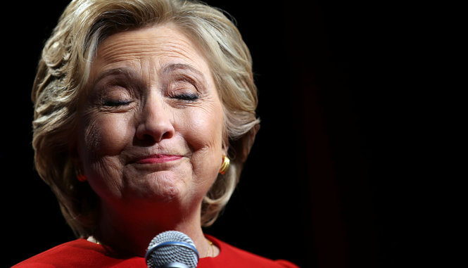 Vẻ mặt bà Hillary Clinton trong phiên tranh luận - Ảnh: Reuters