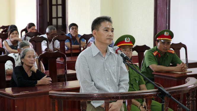 Bị cáo Hùng tại phiên xét xử phúc thẩm ngày 28-9 - Ảnh: QUỐC NAM