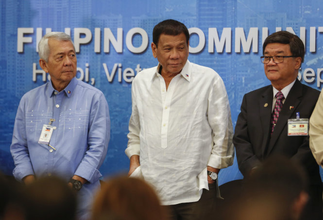 Tổng thống Philippines Rodrigo Duterte gặp Cộng đồng người dân Philippines tại Hà Nội - Ảnh: Việt Dũng